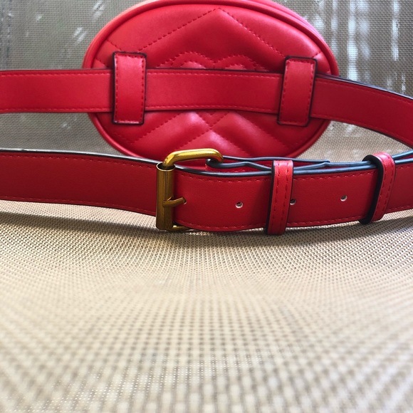 SOLD NWOT Red cross body bag w/ gold appliqué - Picture 3 of 3